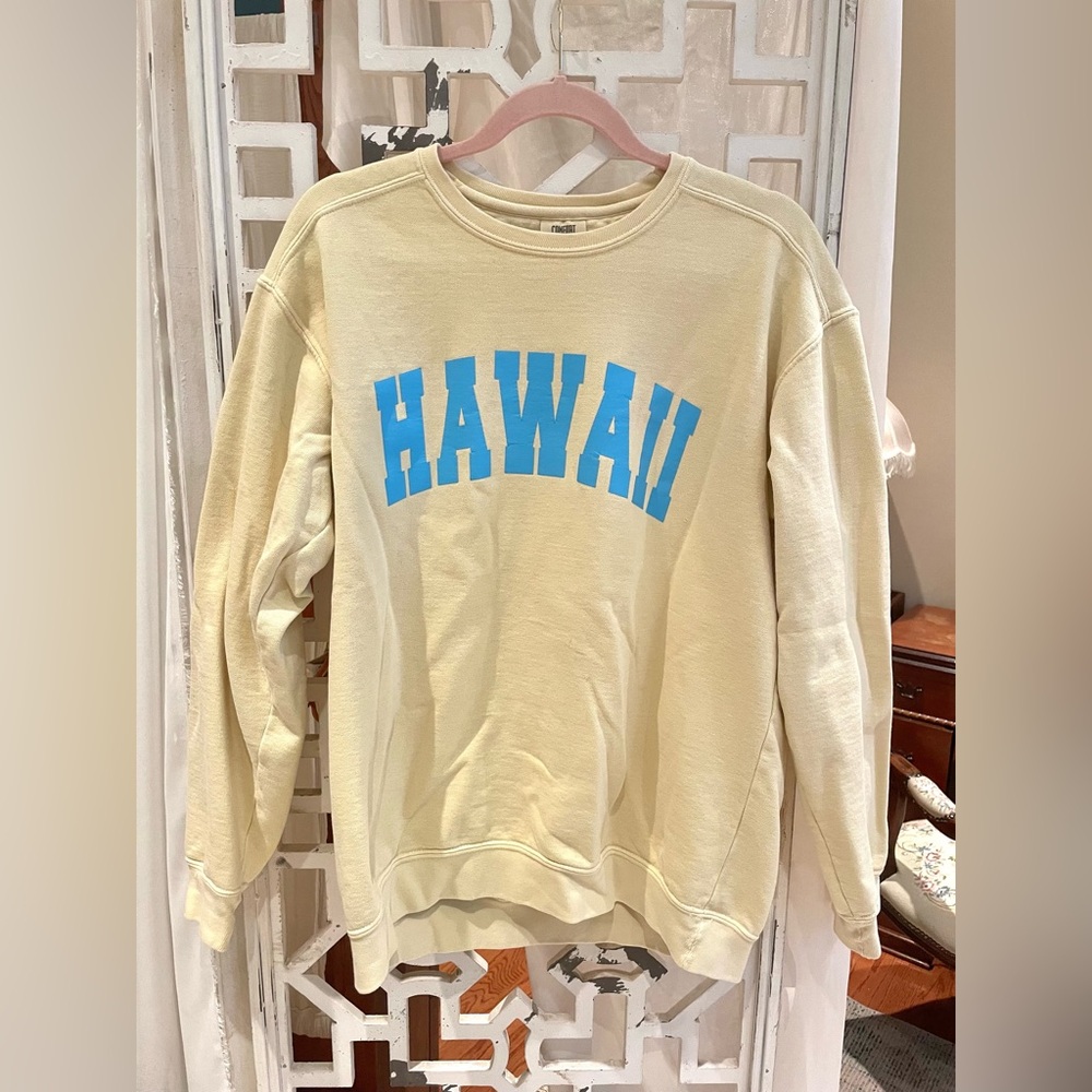 Yellow Crewneck with Blue HAWAII Graphic 80% cotton (two tiny holes)